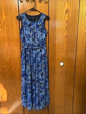 Beautiful blue Floral Flowy  Sleeveless Maxi Dress with Belt size 6